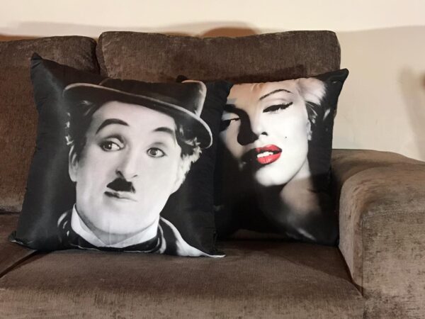 WhatsApp Image 2019-10-24 at 22.18.09 Almofada Charlie chaplin