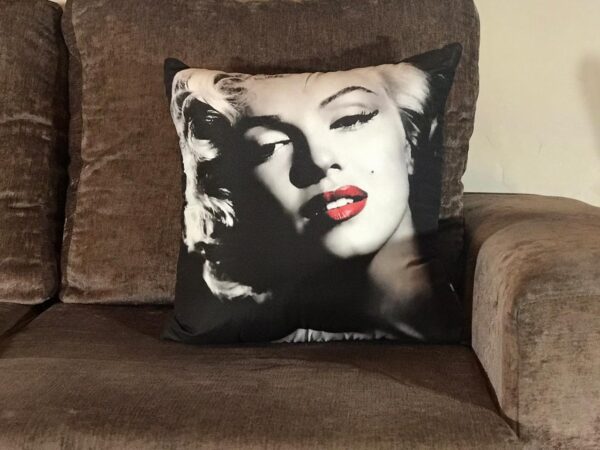 8692359201_WhatsApp20Image202019-10-2420at2022.17.56.jpeg Capa de almofada Design